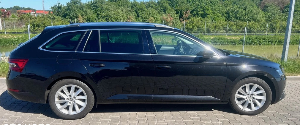 Skoda Superb cena 86600 przebieg: 196600, rok produkcji 2020 z Poznań małe 106